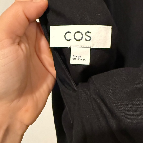 COS sleeveless black loose fit linen blend dress - Picture 3 of 4